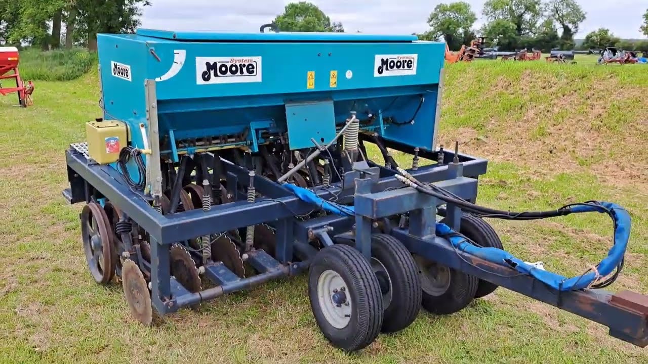 MOORE UNIDRILL 2.4m Trailed Direct Drill - Walkaround