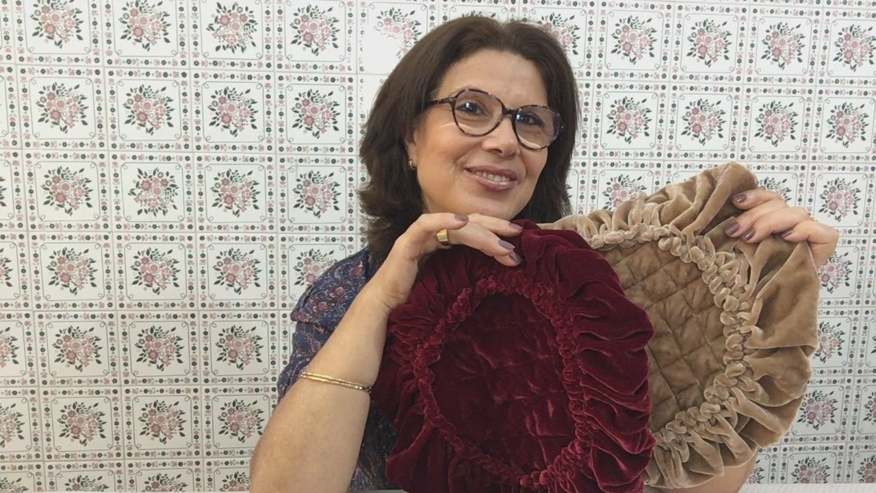 مخدة دائرية شيك لتزيين صالونك سيدتي / Coussin rond décoratif.