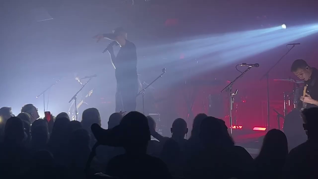 Leprous Faceless with local Fan Chorus