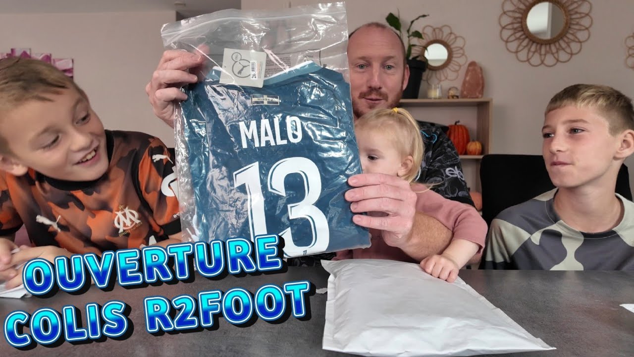 ON RECOIS 4 NOUVEAUX MAILLOTS DE FOOT !! (R2FOOT)
