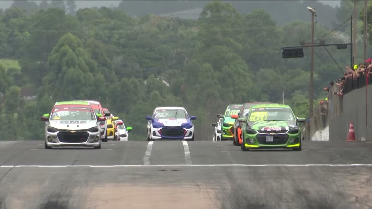 Abertura do Campeonato Brasileiro e Gaúcho de Turismo 1.4 em Tarumã - Corrida 1