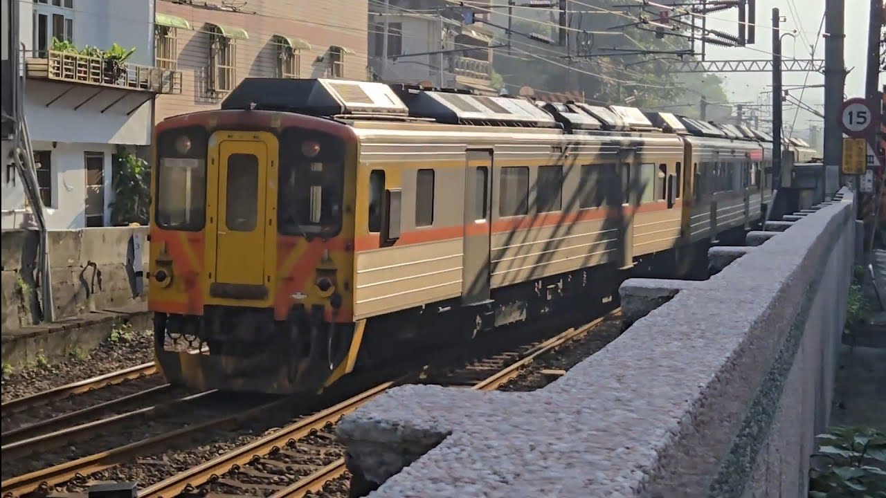 4807次菁桐發車經由深澳線開往八斗子的DRC1024+DRC1033+DRC1029+DRC1017四節DRC原色柴油客車
