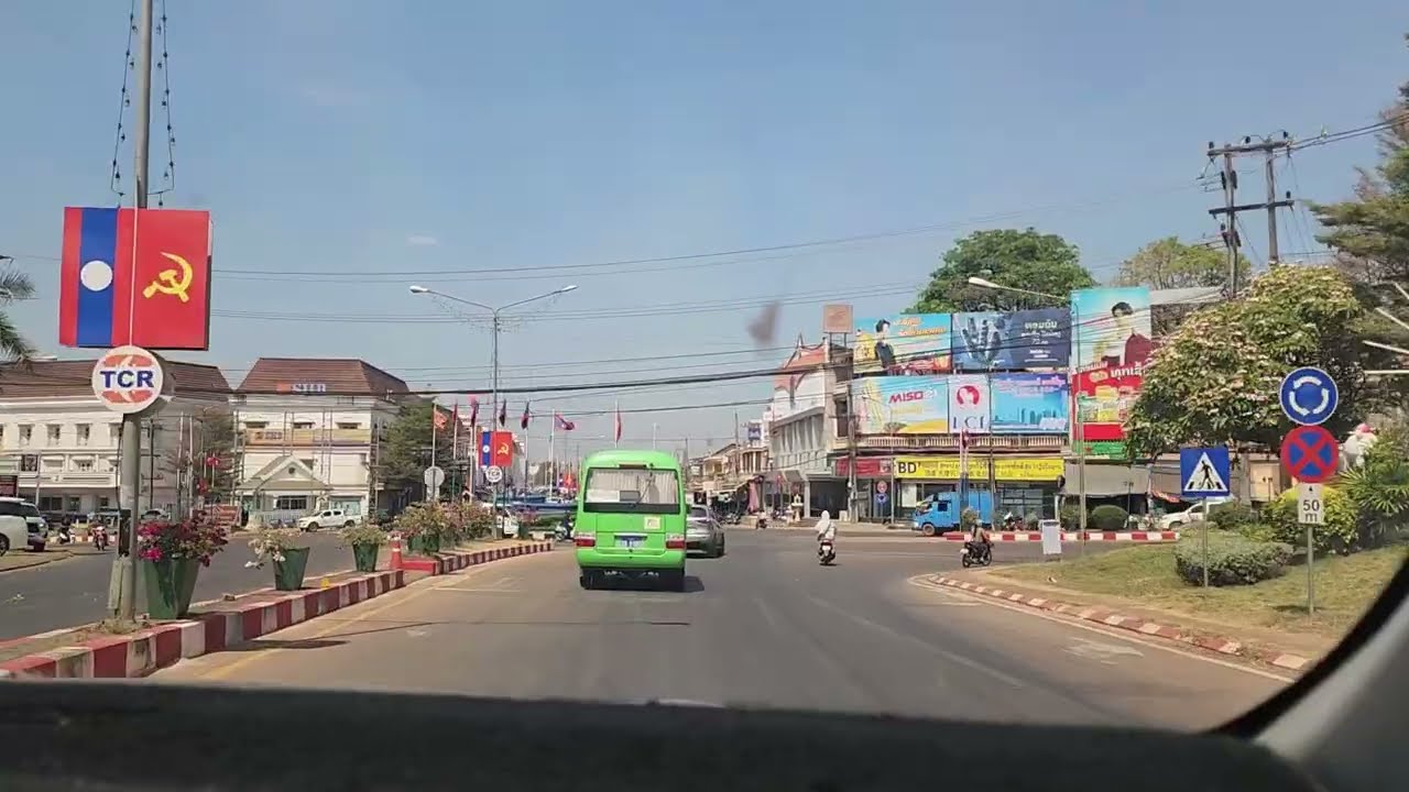 ເຫຼາະຊົມ ກຸຫລາບປາກເຊແດນງາມ