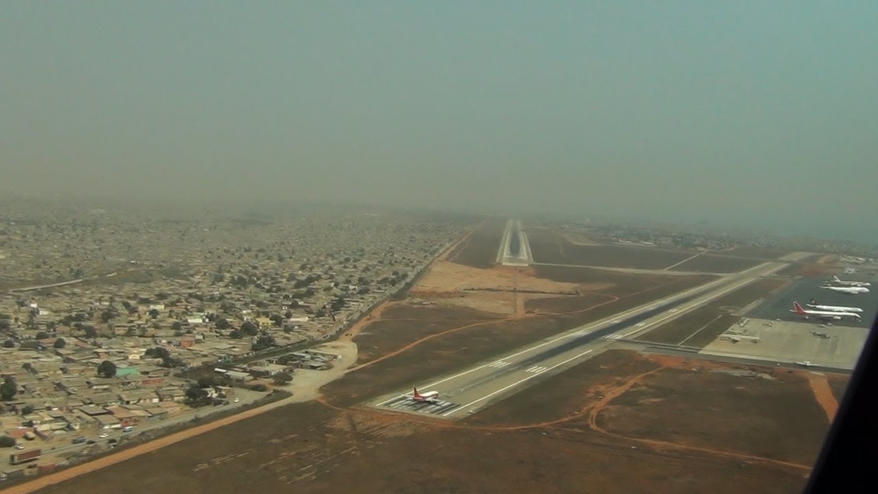 BOEING 777 Cockpit Views into Luanda ANGOLA
