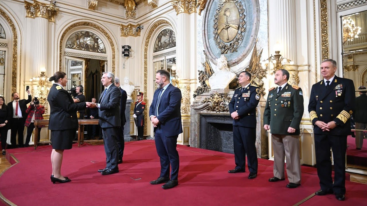 El presidente encabezó la ceremonia de ascenso de las Fuerzas de Seguridad.