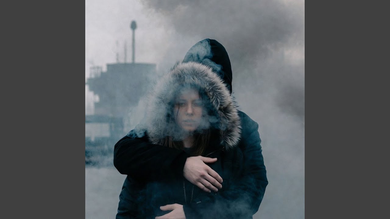 Среди людей застывших