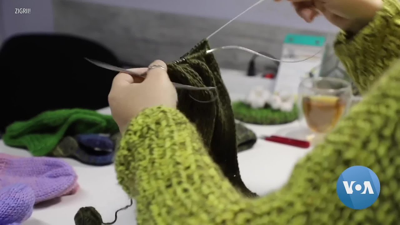 Volunteer Movement Knits Warm Clothes for Ukrainian Soldiers | VOANews