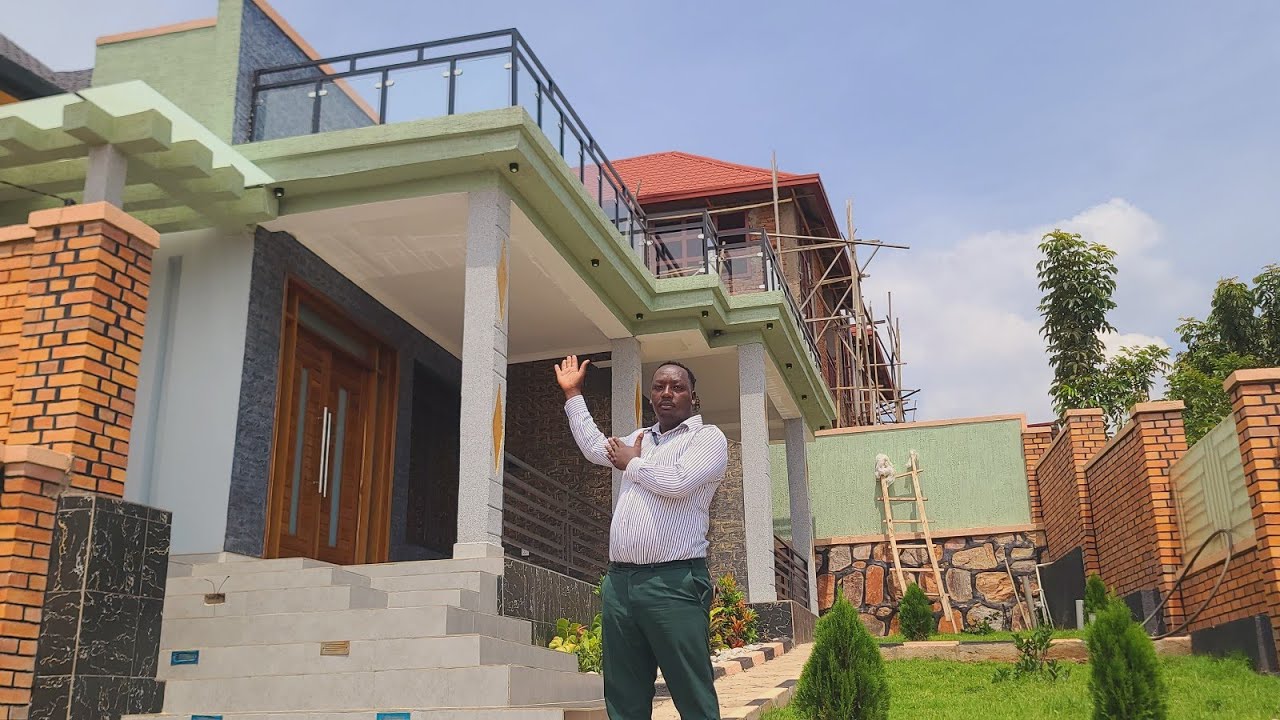 Iyinzu nagatangaza iri mukibanza kinini kagarama muyajye ntigucike irikuri maganabiri 220M ibe iyawe