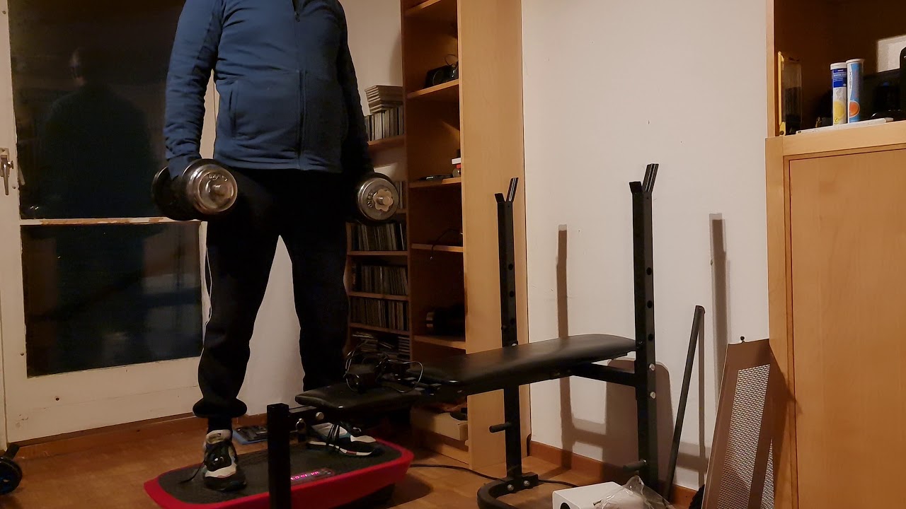 Vibroplatte Hanteltraining Kapuzinermuskel.