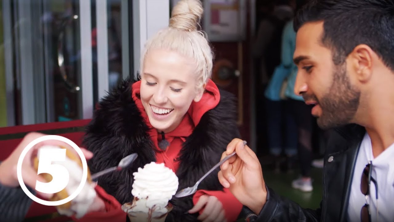 Peg & Penny Parnevik visar Roy bästa glassbaren i Savannah och bjuder på insektsklubbor