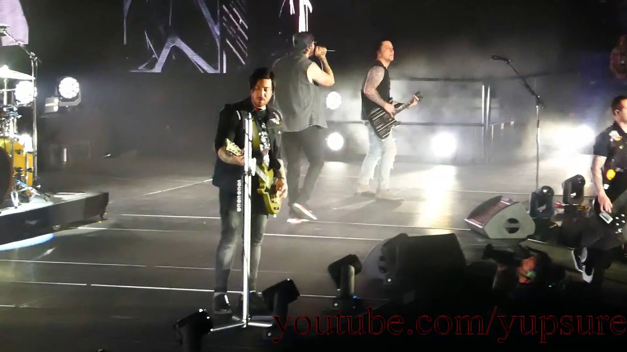 Avenged Sevenfold - God Damn - Live HD (Santander Arena)