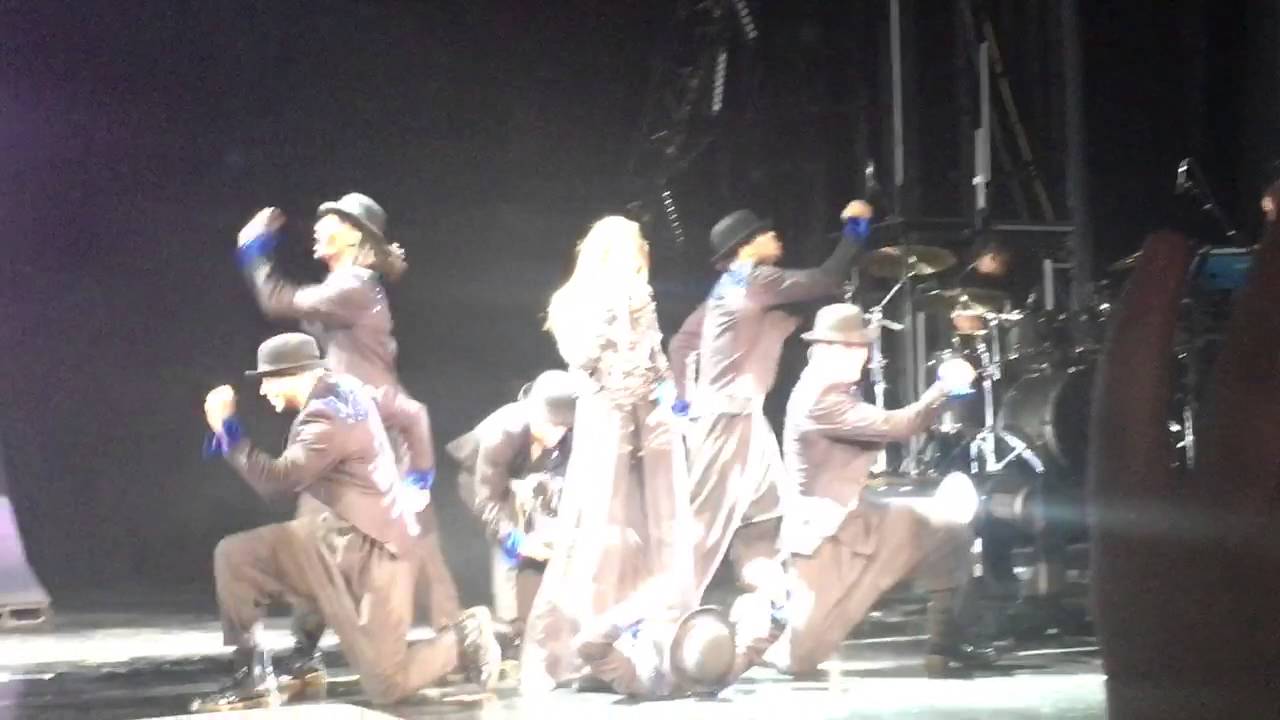 Hands To Myself - Selena Gomez (Revival Tour/Summerfest 6/29/16)