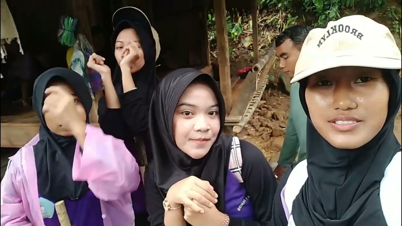 Tugas KOKULIKULER Kelompok 4 Kelas XI.5 Tema: Adat Saba Baduy