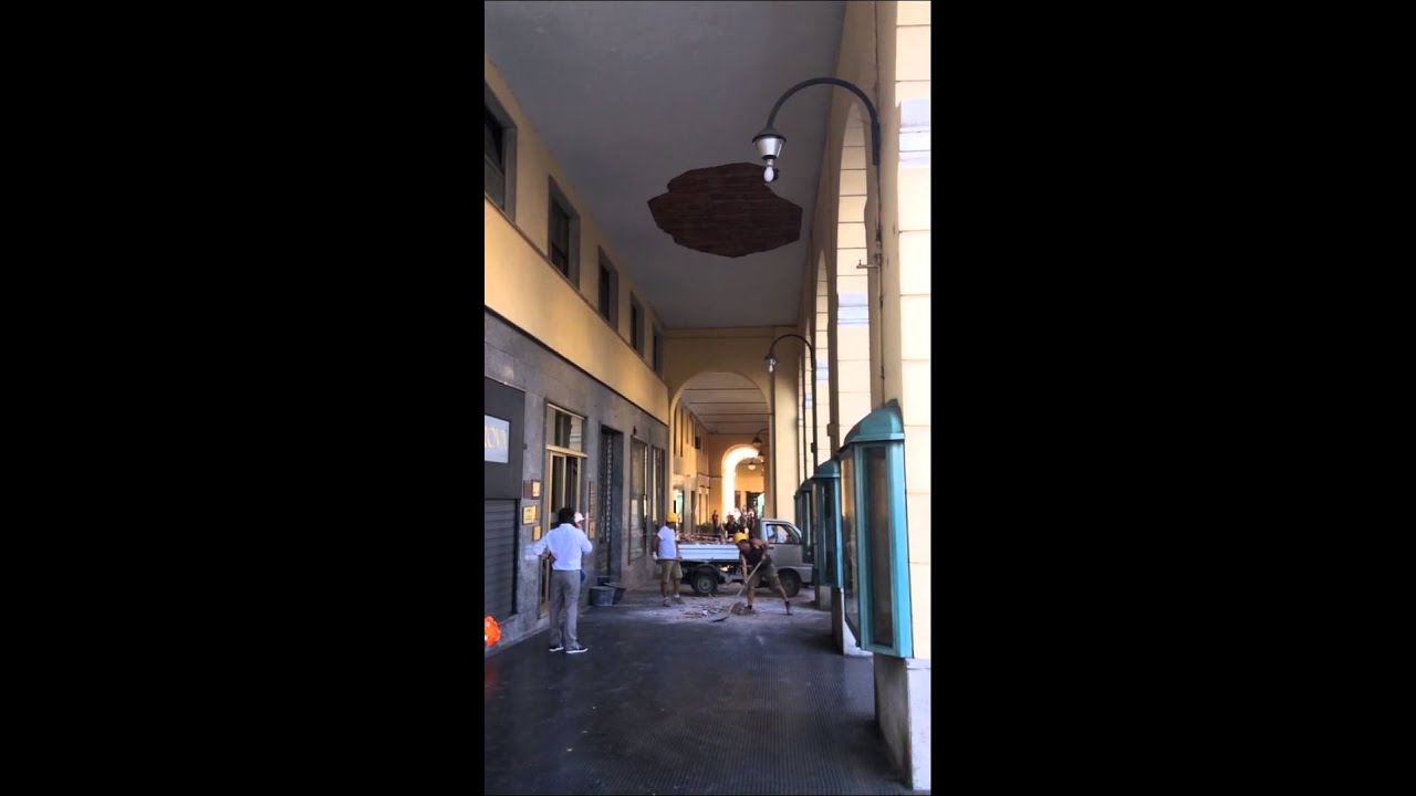 Imperia. Dramma sfiorato sotto i portici di Oneglia.