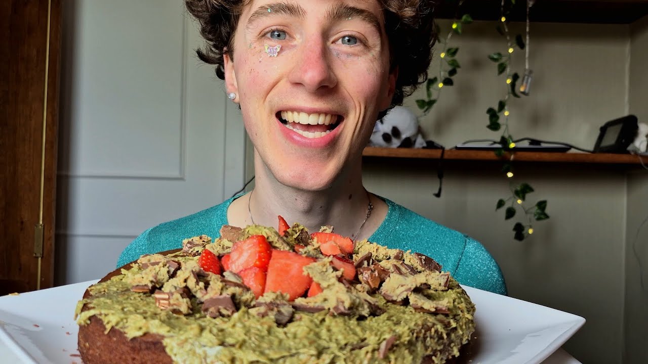 DUBAI CHOCOLATE STRAWBERRY CAKE | ASMR | MUKBANG | EATING SOUNDS