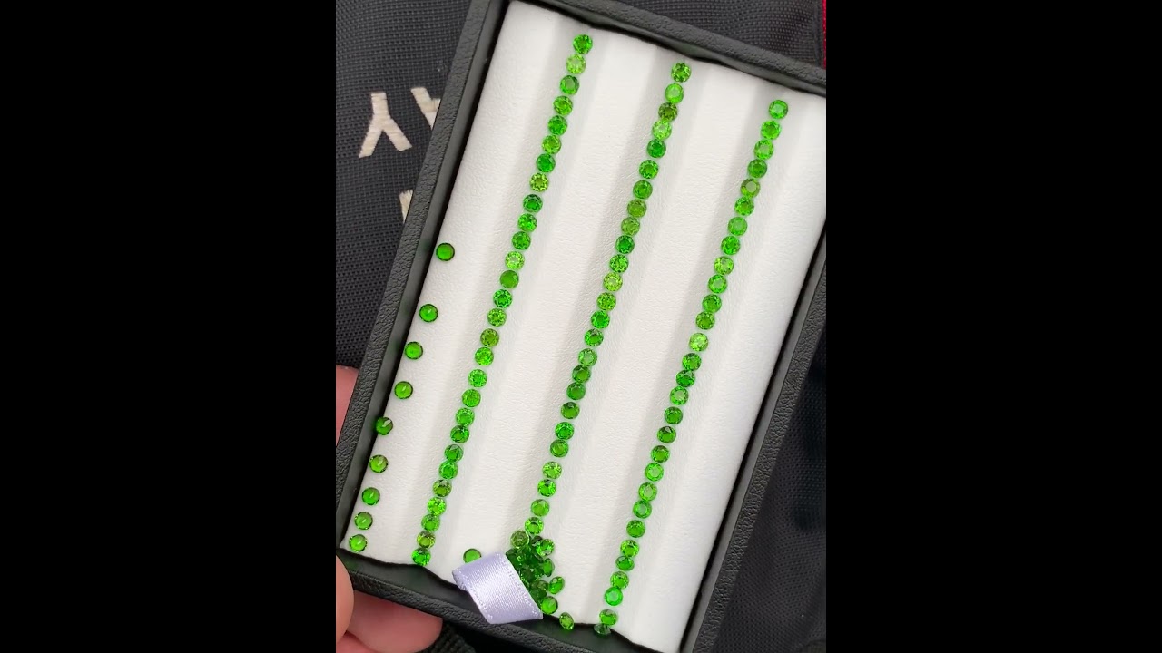 Diopsite Diamond cut jewelry size lot Available .Weight: 11 Carat .Dimension: 3*2mmClarity: i clean