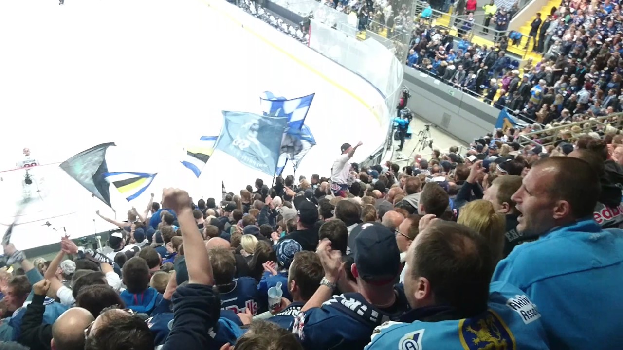 Ehc red bull München vs grizzils Wolfsburg spiel 5 17.4.17 Stimmung tor due zweite 4-0 für den Ehc