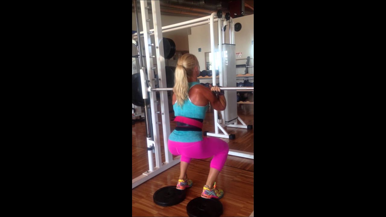 Front squats on smith machine