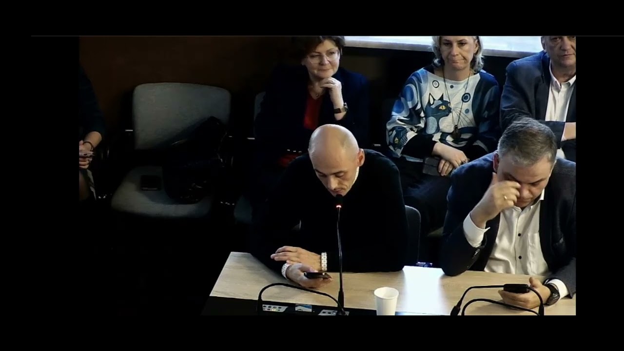 Sesja budżetowa Rady Miejskiej w Pabianicach. Trzech radnych wstrzymało się od głosowania.