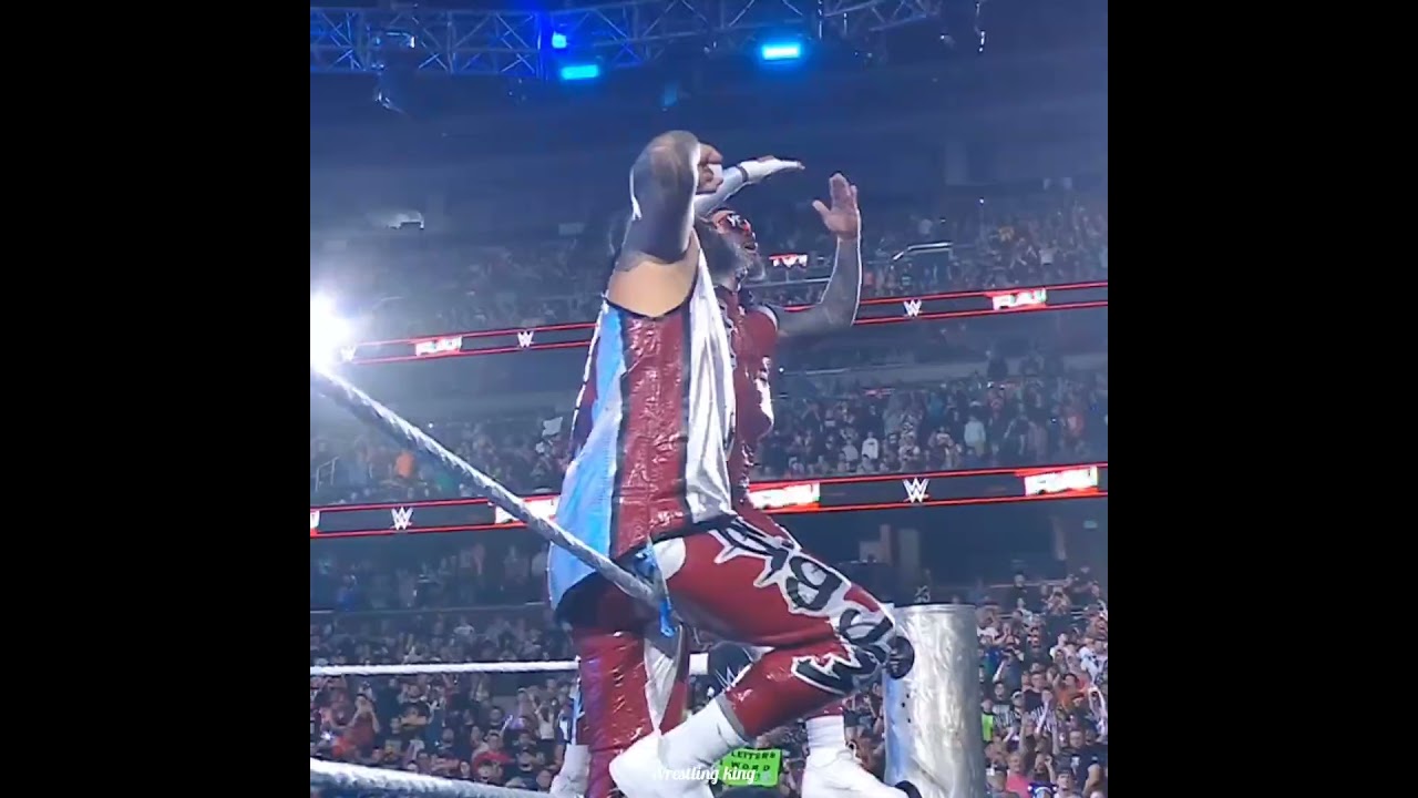 Выход братьев Уссо в главном событии WWE RAW 29 декабря 