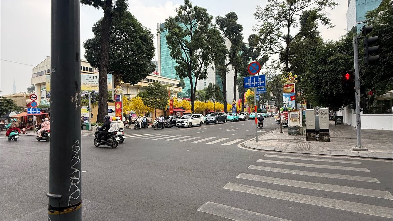 Dạo quanh Sài Gòn thăm quan cảnh ngày tết