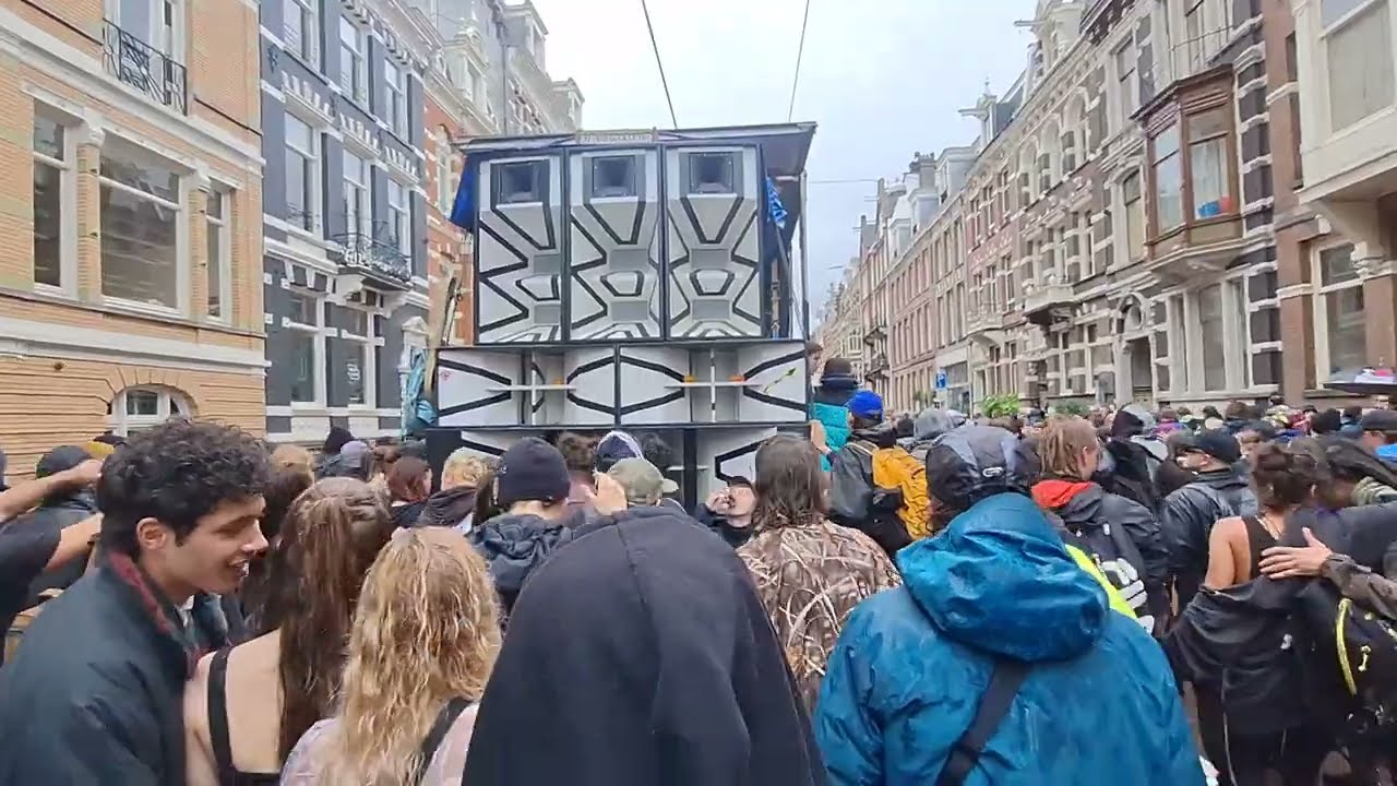 7 minutes of walking along with Zinloos Geluid at ADEV 2023