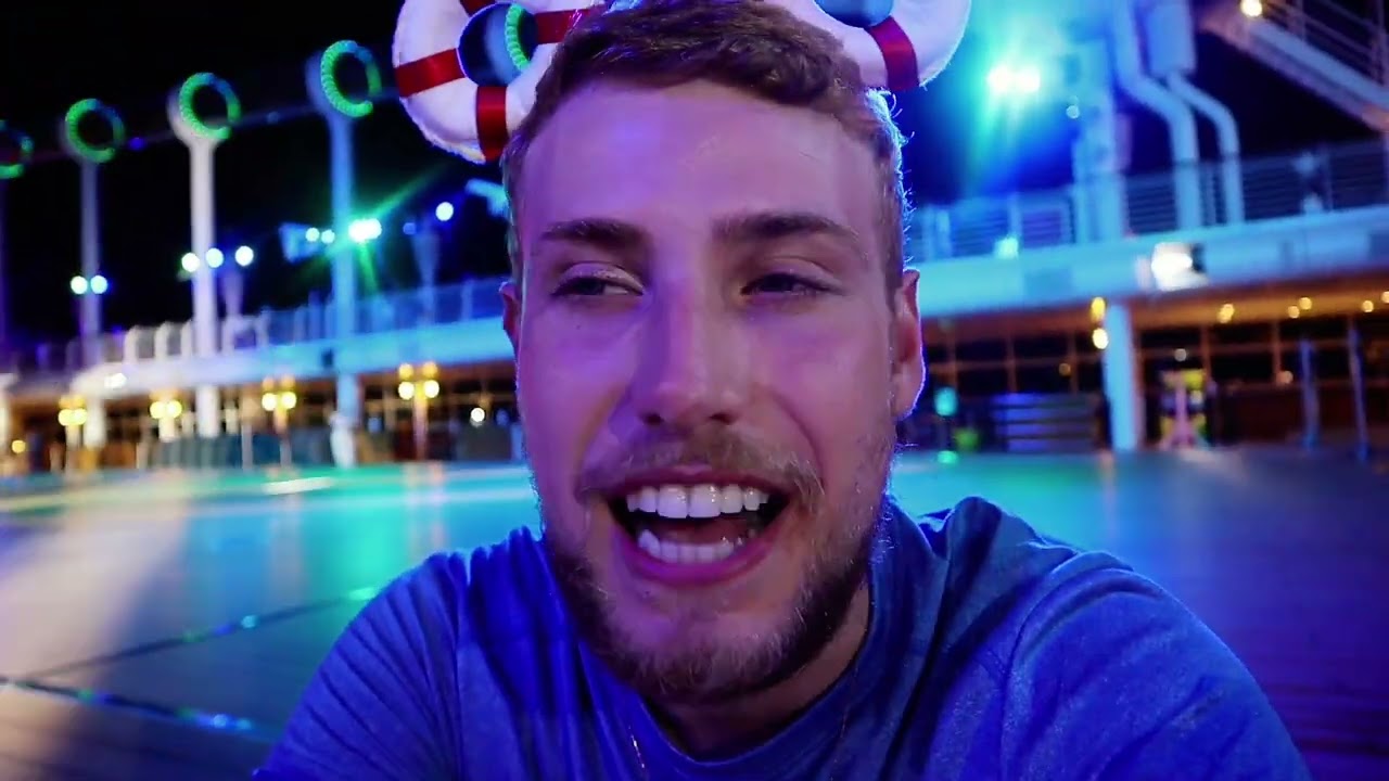 CRUZEIRO DISNEY FANTASY: Parei numa ilha chata e comi horrores | Igor Saringer