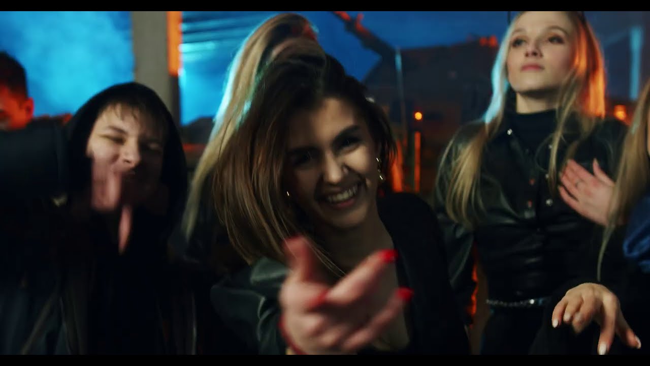 Banarus - Călare pe tank | Official Music Video
