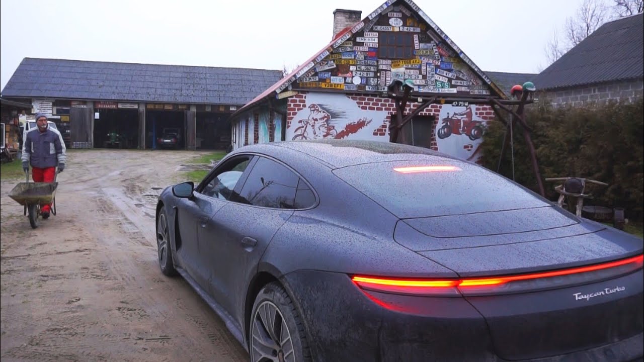 Sołtys ładuje elektryczne PORSCHE Taycan / Jak wyglądała elektryfikacja na wsi