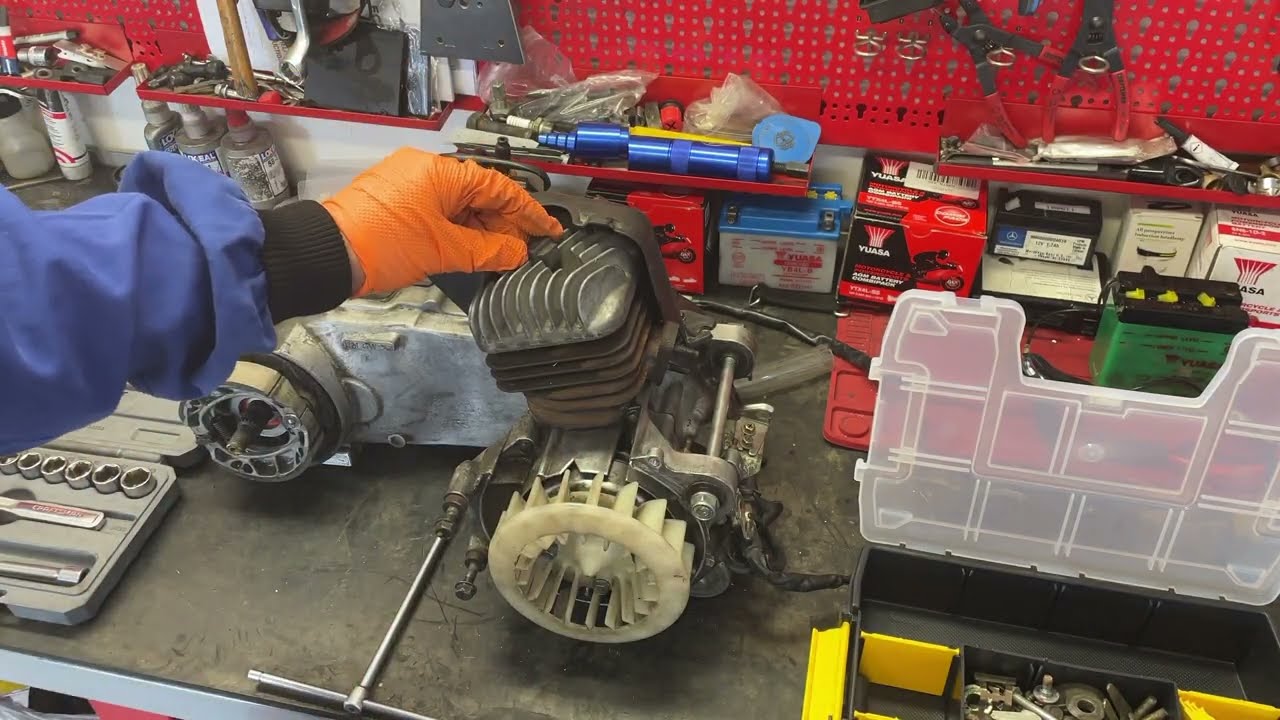 HONDA YUPY NH90-MECÁNICA-DESARMANDO MOTOR