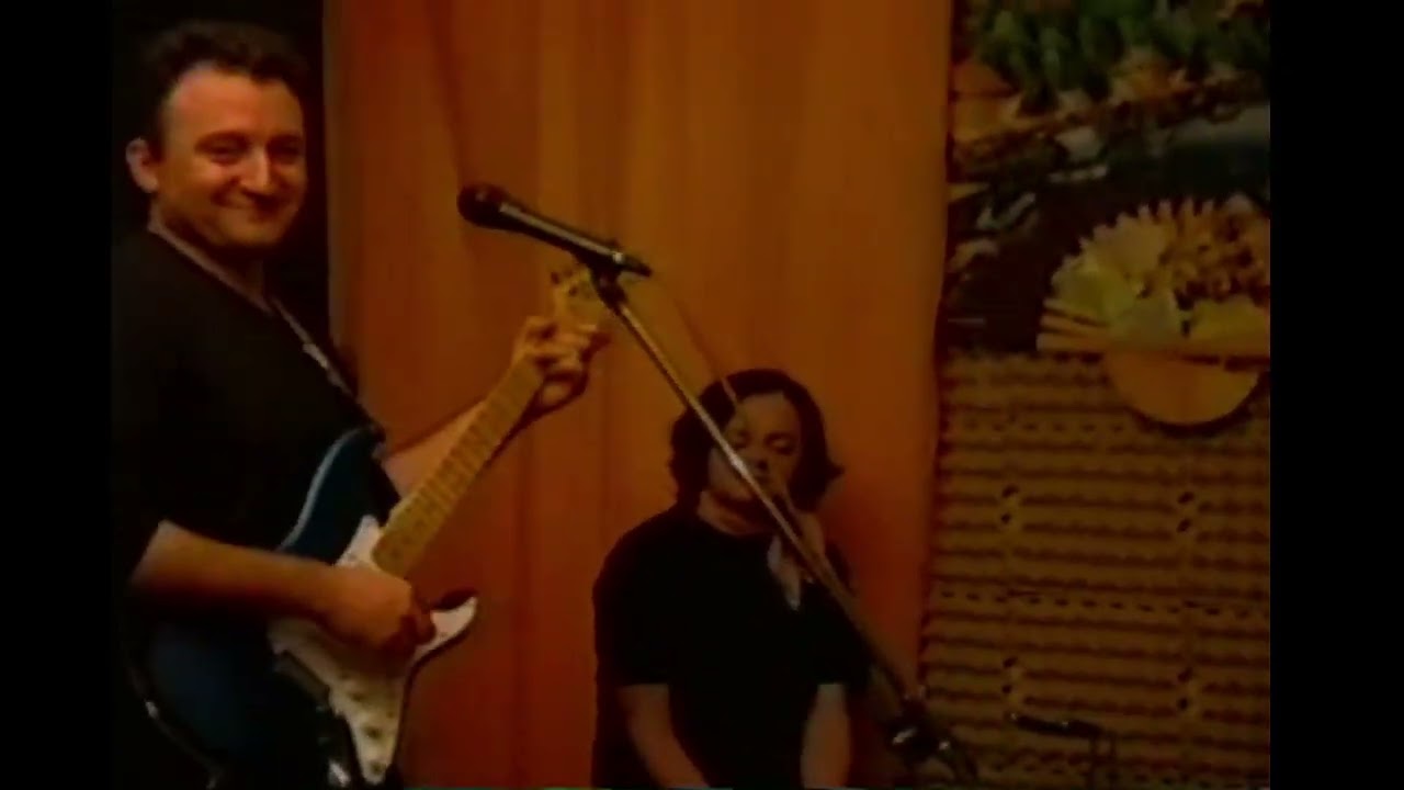 Tolli plays the Shadows part 2