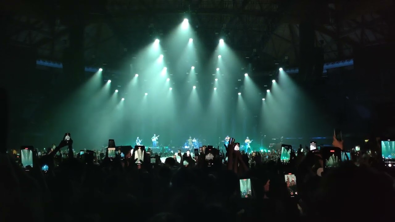 Inizio Concerto @pinguinitatticinucleari1338 Unipol Arena-  Ridere
