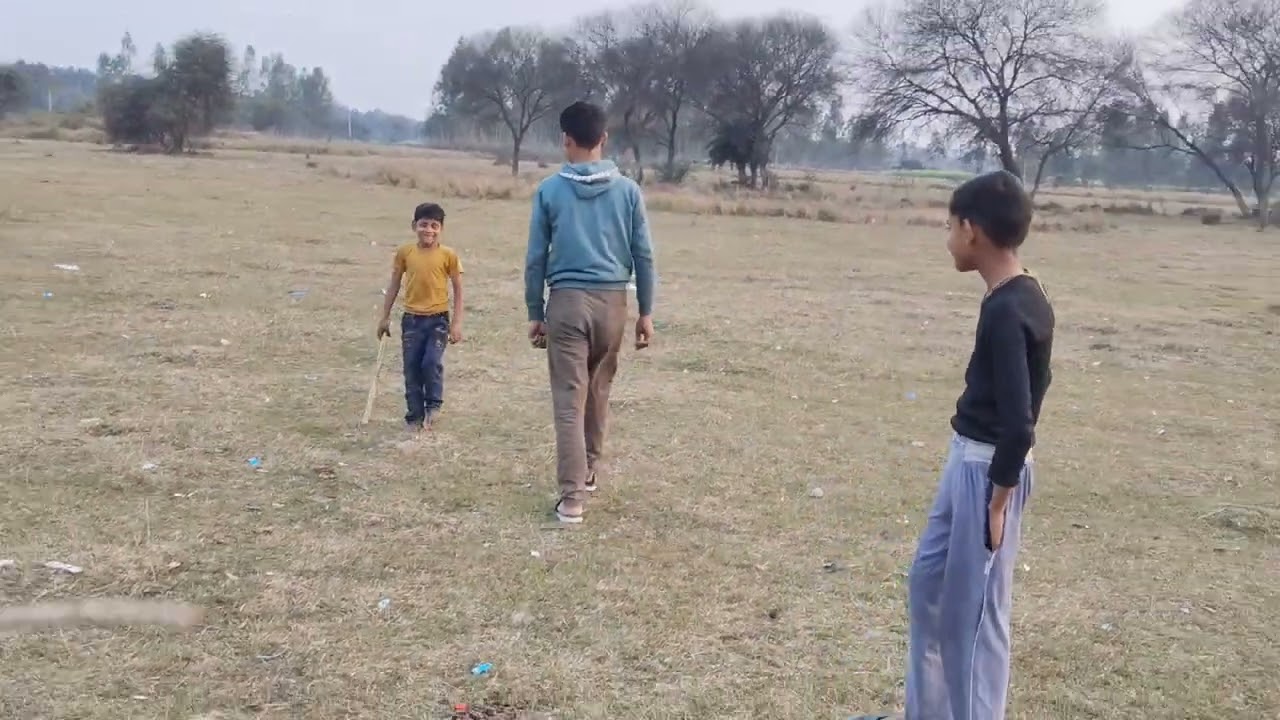 Desi roti khelte huye gaju or bateshur ke vich mech🏏#DESHI VLOGS 