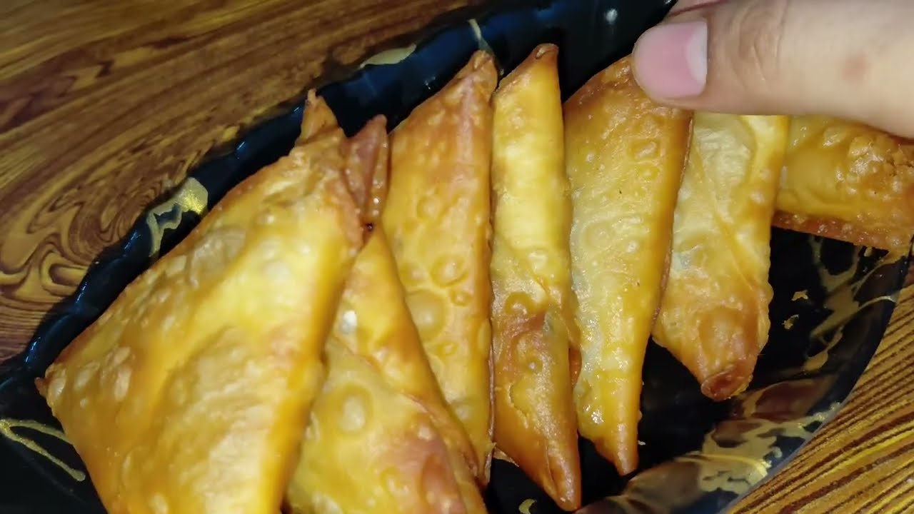 Ramazan special mutton keema samosa #Ramazan #viralvideo @Mannazkitchen 