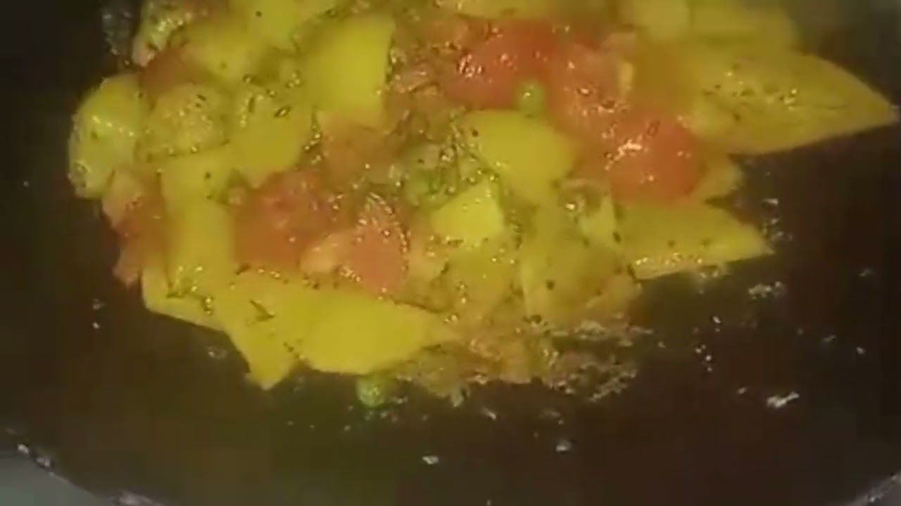 Aalu matar ki tasty sabji kaise banate hai || Aalu matar ki recipe 😋🫠