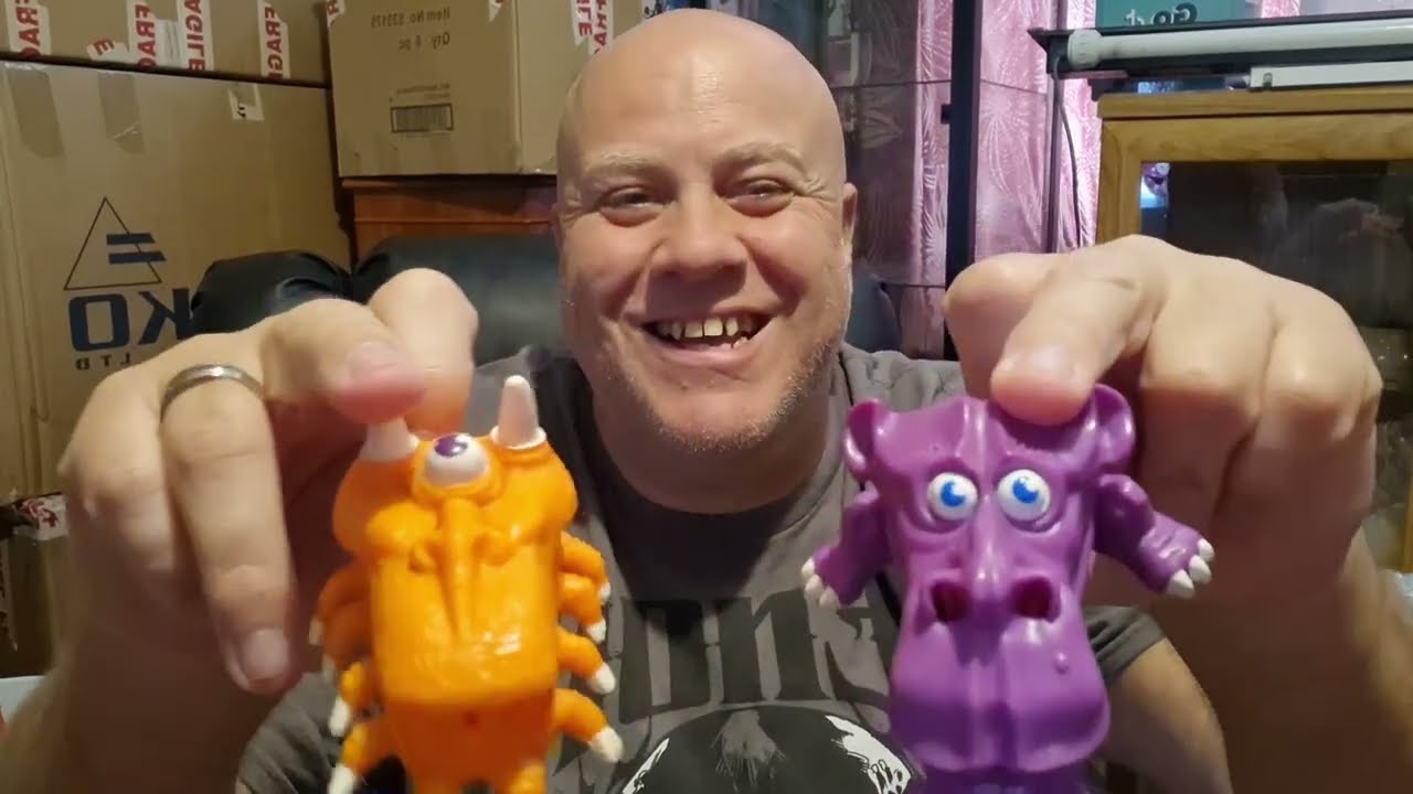 Toy hunting at the COLLIER ROW CARBOOT SALE LIVE the last Essex outing 