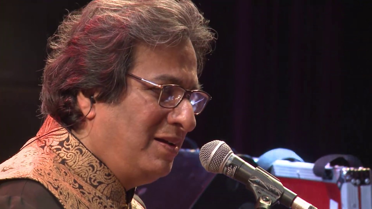 ROOHANI SHAAM BY TALAT AZIZ TRIBUTE  TO THE LEGENDS ORGANISED BY SOLITAIRE EVENTS PART -- 2