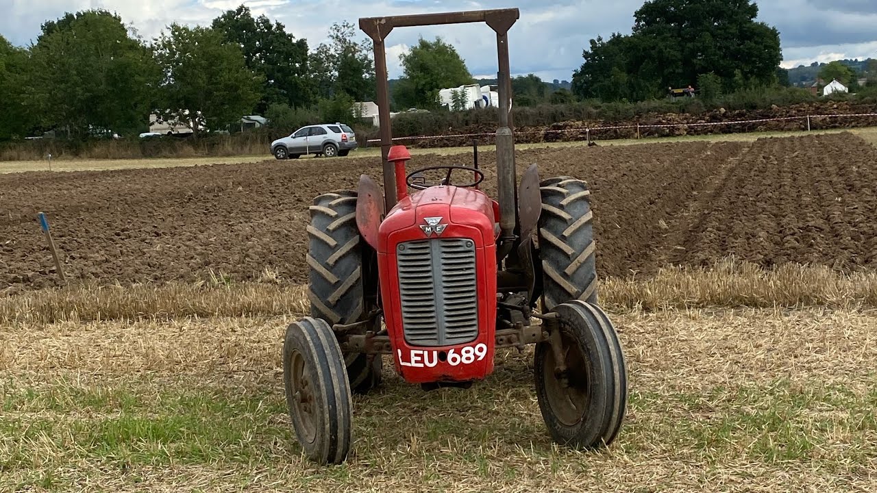 She’s a fair wee tractor she’s a 35