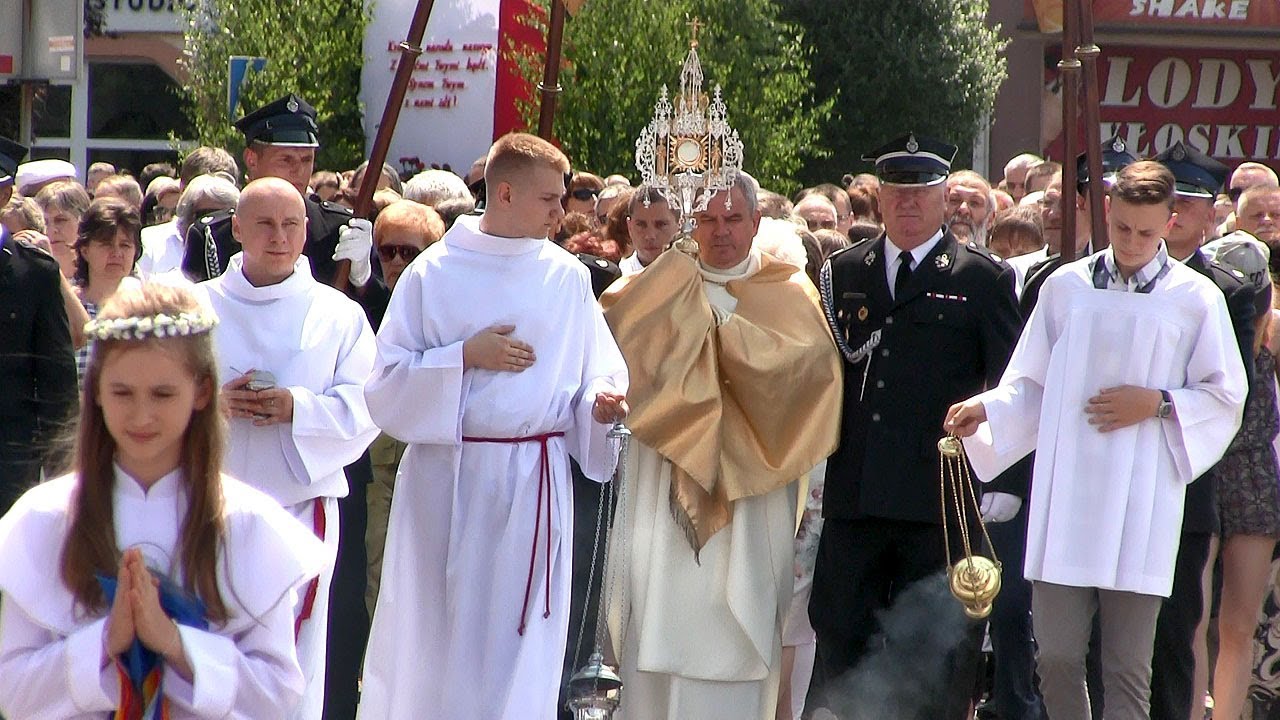 Turek: Procesja Bożego Ciała w Parafii NSPJ w słońcu skąpana