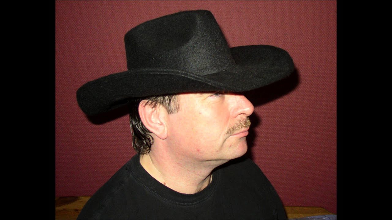 Frank Hansen. I remember Elvis Presley.