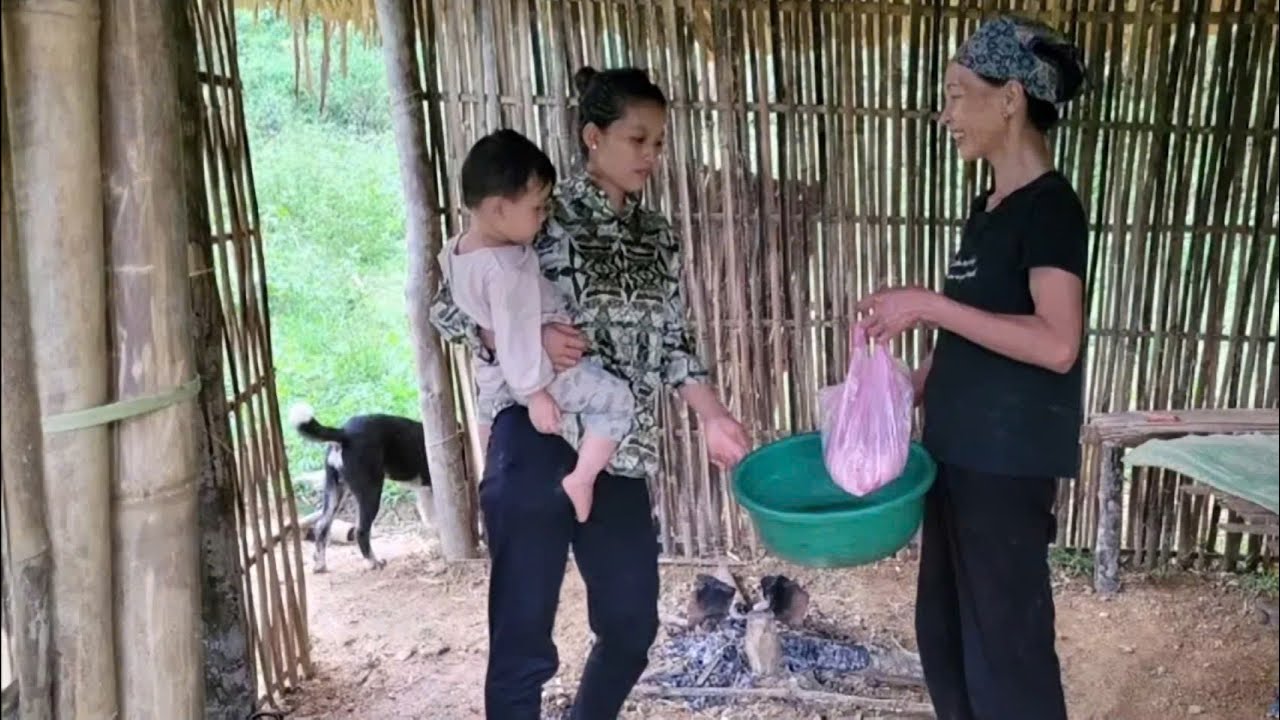 The daily life of a single mother. Repairing her shelter. Receiving a gift from a neighbor