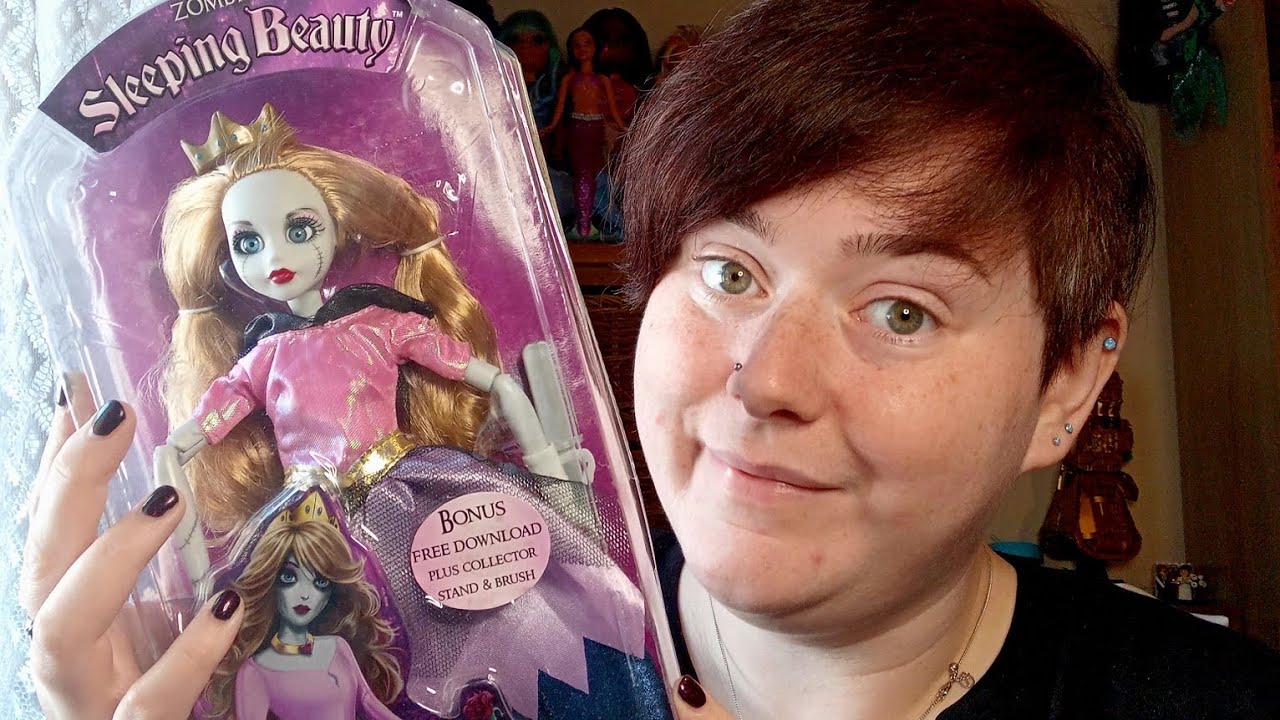 Unboxing Once Upon a Zombie Series 2 Sleeping Beauty doll