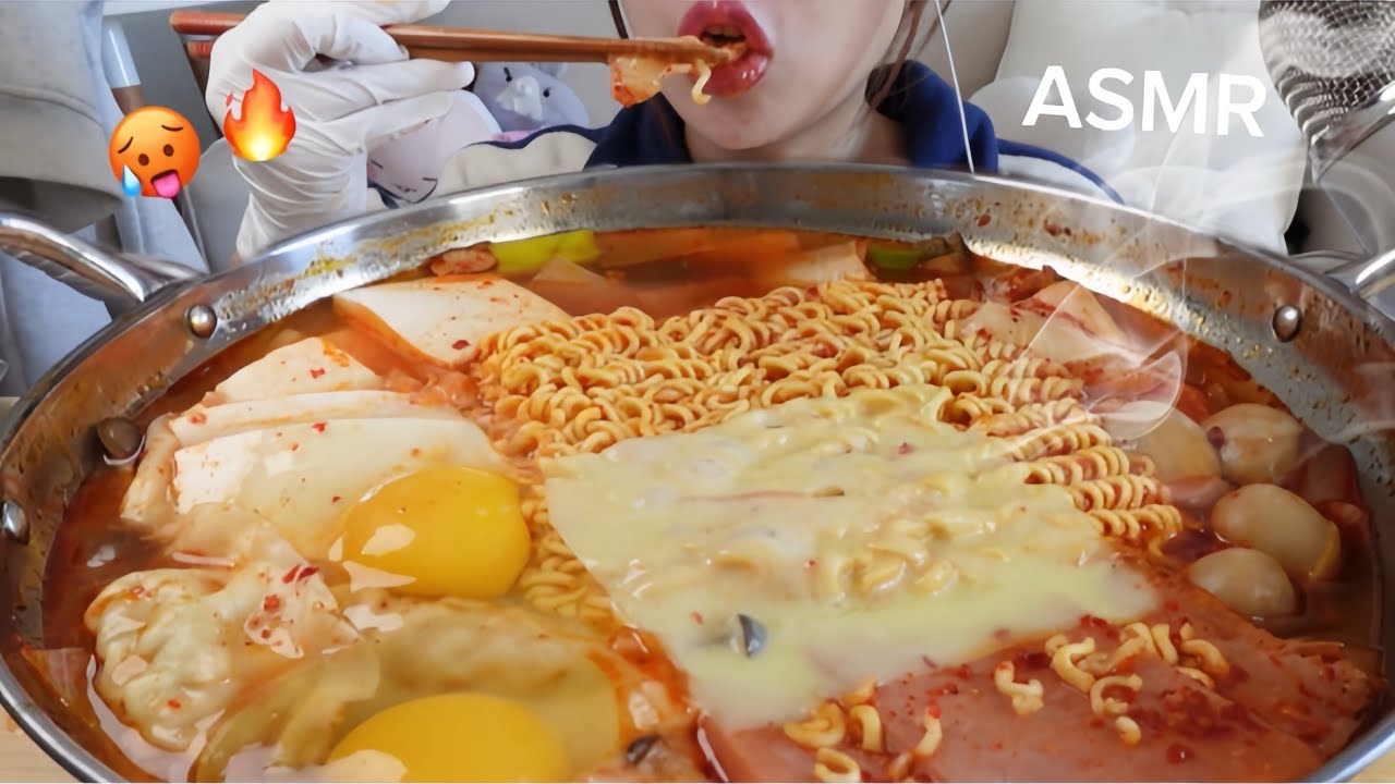 ASMR 熱々 プデチゲ spicy sausage stew Budae-jjigae eating sounds