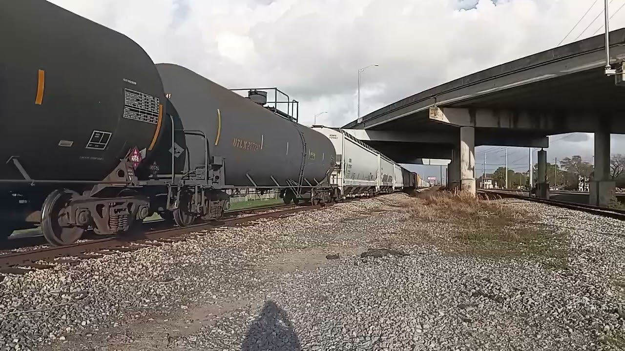 KCS LL60 With a hornshow heading to baton rouge.