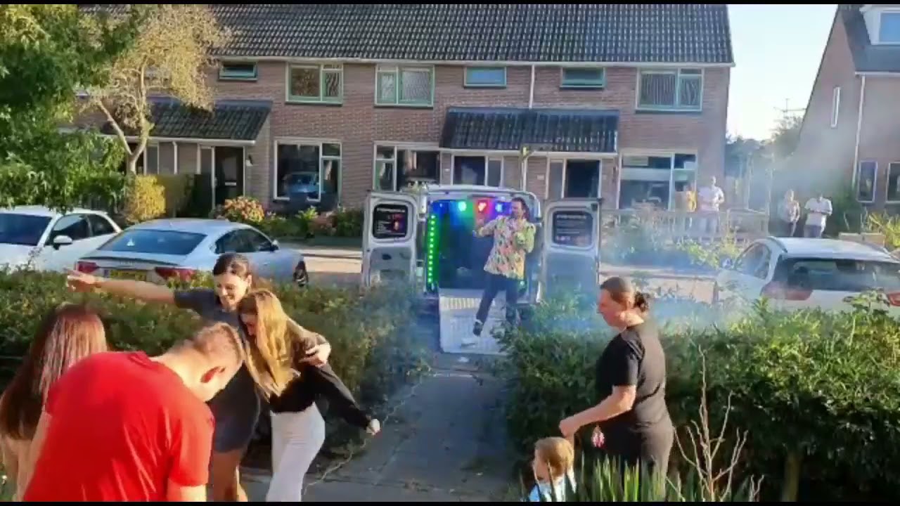 Stoepfeestje bij de verjaardag van Roxana