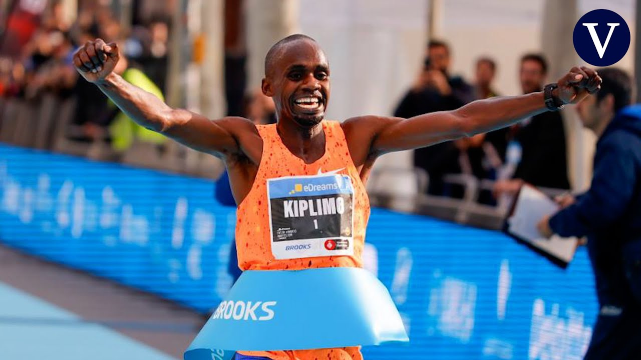 Kiplimo revienta por cuarenta segundos la plusmarca mundial del medio maratón: 56m42s