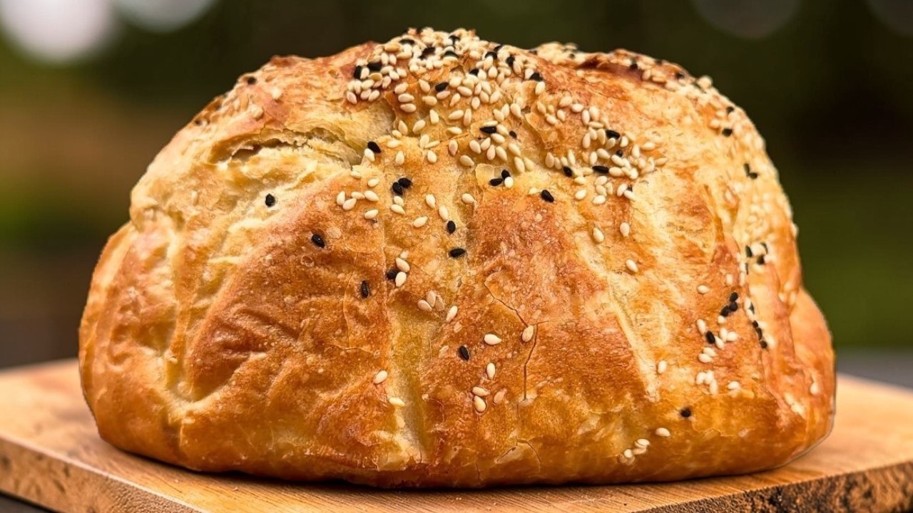 4 ингредиента, без замешивания теста, просто идеально хрустящий хлеб.