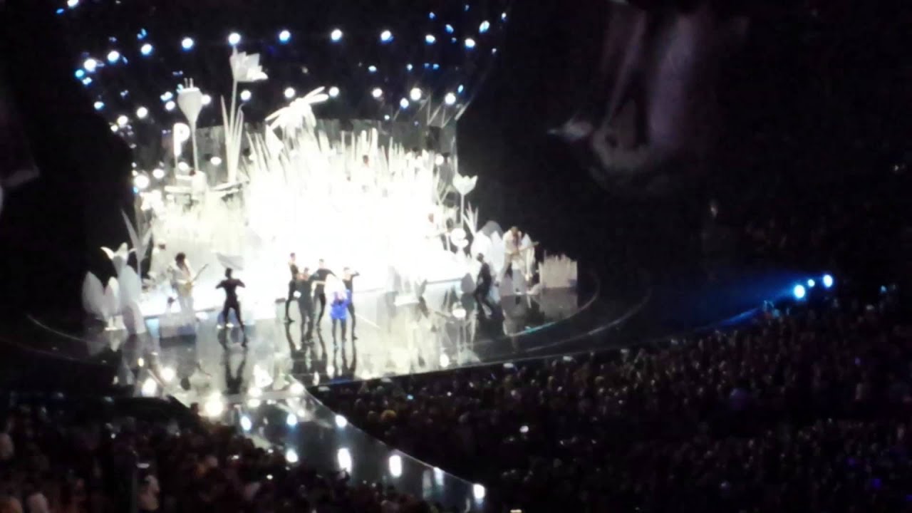Lady Gaga - Applause (Live) VMA 2013