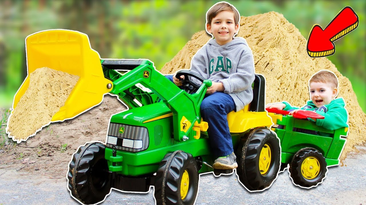 Дети открыли и собрали трактор John Deere | Toys 2 Boys