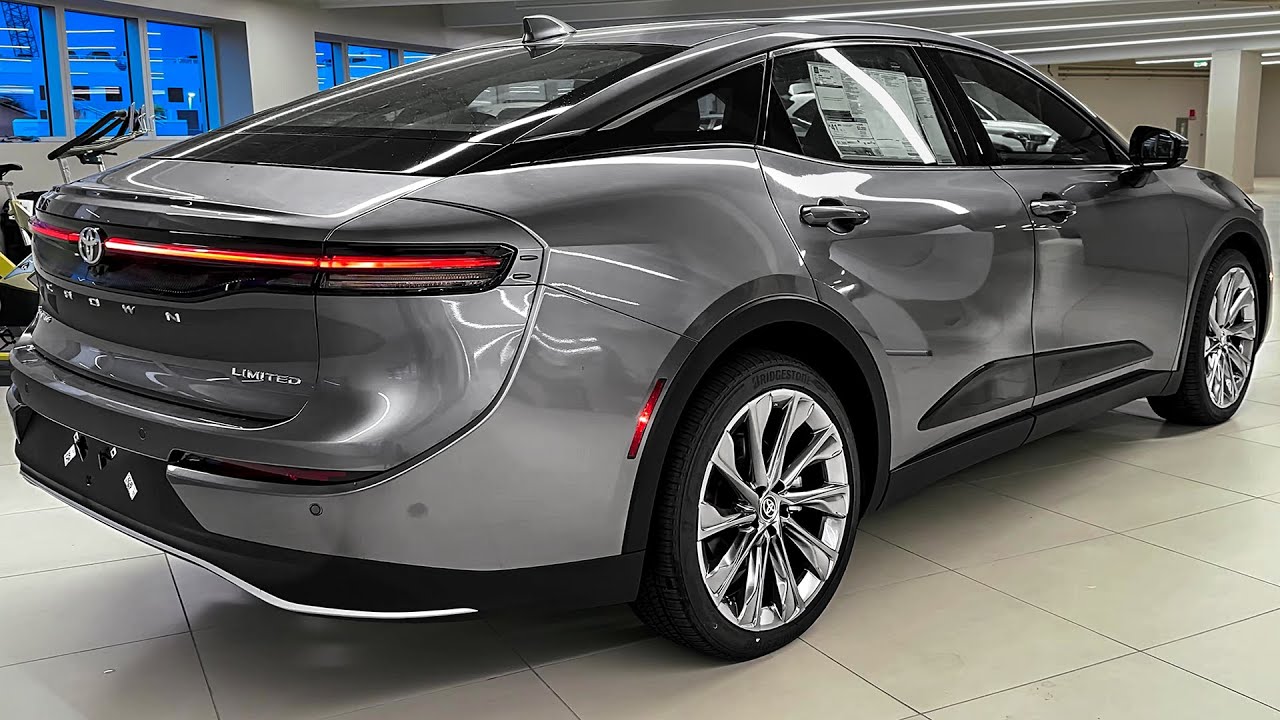 Toyota Crown 2025 года — современные технологии и высокопроизводительный седан!